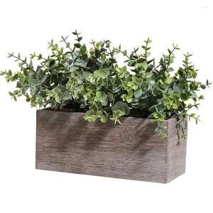 Fleurs décoratives Faux plante d'eucalyptus dans une boîte de jardinière en bois rustique Arrangement de verdure artificielle en pot pour le décor de table de mariage