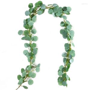 Decoratieve bloemen Faux Plant Fabric Long Leaf Eucalyptus Bladeren 2m Vine slinger voor thuis Garlden Arch Wedding Party Events Hangend