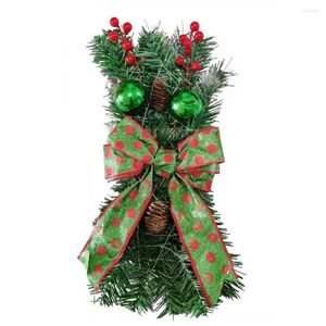 Fleurs décoratives festives décor de décoration de Noël à l'escalier de Noël à pas de Noël à aiguille en pin brillant Pincone Berry Bowknot Ball pour l'intérieur