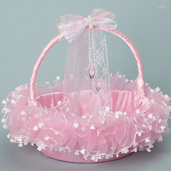 Fleurs décoratives panier de fleur de fleur pour mariage petit panier enveloppé en satin avec dentelle et décoration de pendentif coeur clair rose blanc