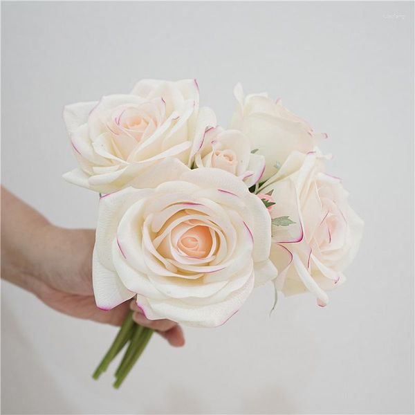 Dekorative Blumen, die sich in der Hand feucht anfühlen, Rosenstrauß, fühlt sich echt an, künstliche Heim-Tischdekoration, Braut- und Hochzeitsblumenarrangement