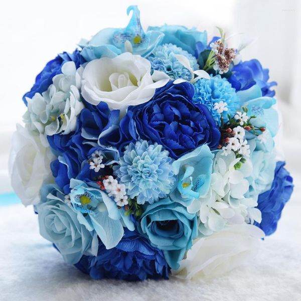 Decoratieve bloemen Hand met blauwe roos boeket Handgemaakte lintbloem voor bruiloftsfeest Bruid Bruidsmeisje