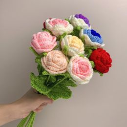 Flores decorativas a mano tejido rosa hilo de hilo de crochet decoración de boda decoración de la boda decoración del regalo de San Valentín hecho a mano falso