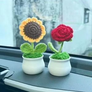 Decoratieve bloemen Handgebreide zonnebloem Tuilp Flower Haak Rose potplanten Homemade afgewerkte auto Home Desktop Decor Bouquet Gifts