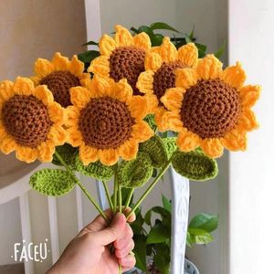 Decoratieve bloemen Handgebreide tiendelige set Haak Rose Sunflower Artificial Flower Bouquet Moederdag Graduation Season Gift Home