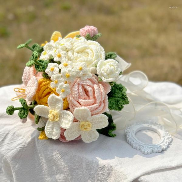 Fleurs décoratives faites à la main en laine tricotée bouquet de main de mariée fini rose tulipe feuille d'eucalyptus cadeau de mariage d'anniversaire pour petite amie