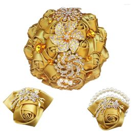 Fleurs décoratives Bouquet de fleurs de rose en soie de haute qualité avec gros cristal d'or et strass tenant une broche