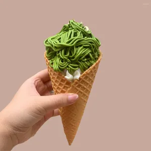 Decoratieve bloemen Japanese Asakusa matcha gearomatiseerde noedelvorm zachte serve faux ijs model vanille simulatie goudfolie nep voedselkegel