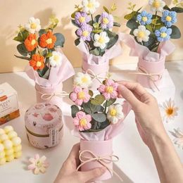 Flores decorativas tejidas a ganchillo, coloridas flores simuladas tejidas a mano con cubo, ramo de flores artificiales para el día de San Valentín