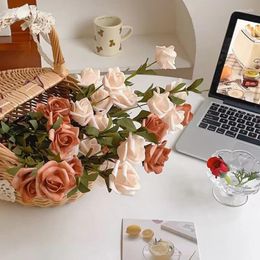 Fleurs décoratives Luxury Luxury Gothic Rose Simulation mariée tenant une mousse de fleur en mousse artificielle prop