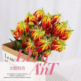 Decoratieve bloemen Lily 3 Head Flame Artificial Flower Home Arrangement Restaurant Decoratie Wedding Bioscoop Raam