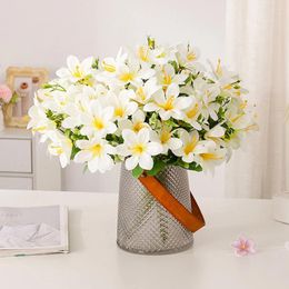 Fleurs décoratives Lily Artificial Flower Pographie accessoires de bouquet de bricolage s'habiller à la maison Guide de mariage