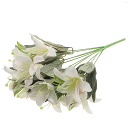 Fleurs décoratives Bouquet Lily Ornement de plein air artificiel délicat en tissu de soie réaliste faux simulation de mariée réaliste