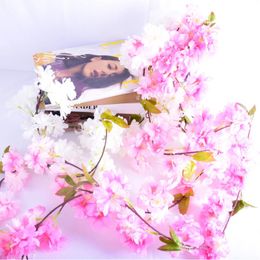 Fleurs décoratives longues bandes de riches fleurs de cerisier simulées en rotin, décoration intérieure et extérieure de mariage, Etc.