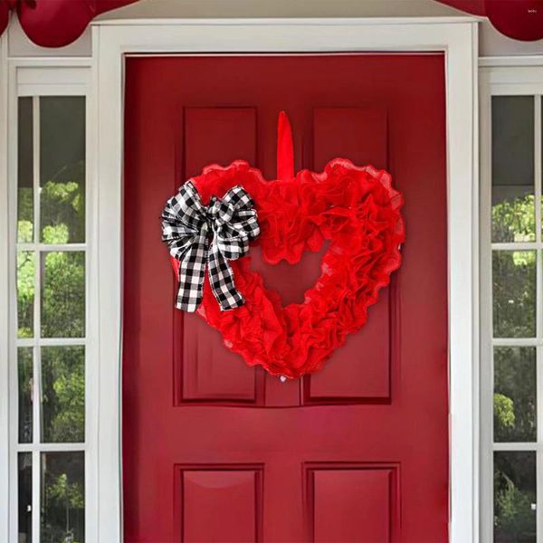 Couronne de fleurs décoratives en forme de cœur d'amour, signe suspendu rouge pour proposition de célébration, cheminée