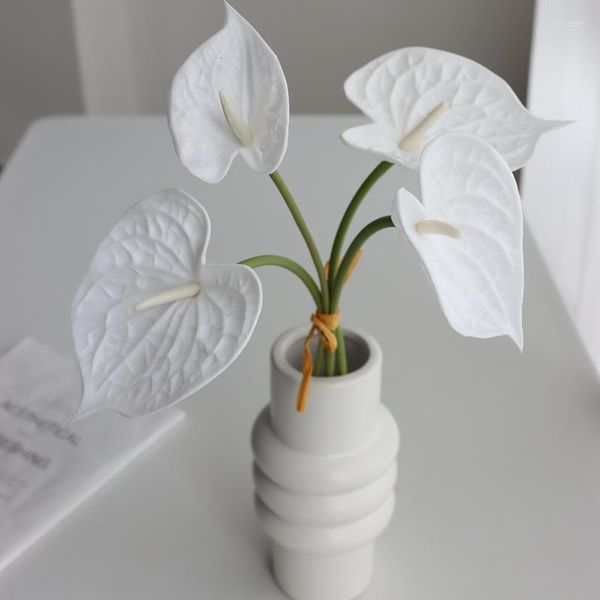 Fleurs décoratives de luxe 4pcs / bundle Real Touch Anthurium PU Fleur Artificielle Xmas Home Decor Flores Plante Artificielle Blanc Mariage