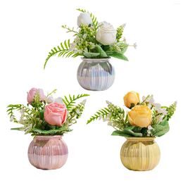 Decoratieve bloemen gemaakt van zijde Realistische decoratie Keramische pot Tafelbonsai