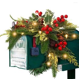 Decoratieve bloemen Mailbox Garland Buiten Holiday Decor Led Pine Cone Deur kransen met bessen groene bladeren feestelijk voor Kerstmis