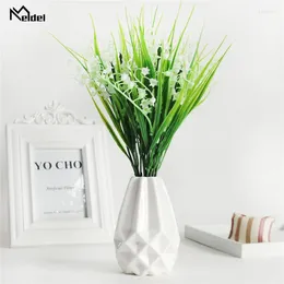 Decoratieve bloemen meldel 7 vork groen imitatie plastic kunstmatige gras bladeren plant voor verloving huwelijkshuistafel decoratie faux