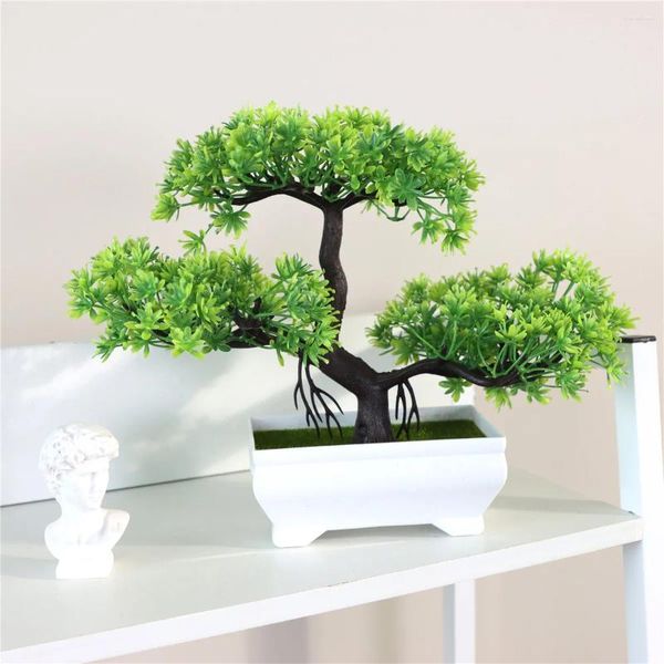 Fleurs décoratives mini plantes de pin artificielles bononsaï fausses ornements d'arbre simulation de paysage en plastique pour les décors de bureau de bureau à la maison