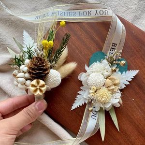 Fleurs décoratives Naturel Flower Mini Bouquet Bouquet pour mariée et demoiselles d'honneur Brooch Women Women Party Fashion Wedding Decoration