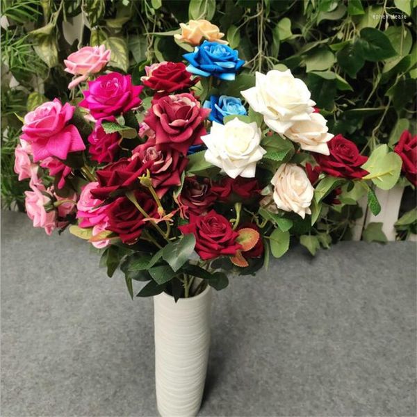 Flores decorativas Una flor de rosa artificial 3 cabezas de rosas de terciopelo 12 colores para centros de mesa de boda Decoración floral