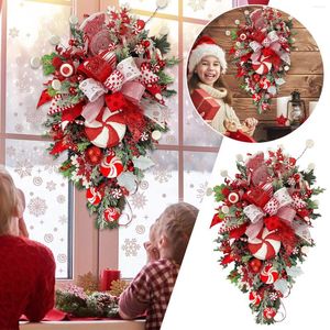 Decoratieve bloemen Buiten de deurkrans 2023 Candy Cane Kerstdecoratie Kunstmatige Pinees Kegels Rode bloemenstamopslag