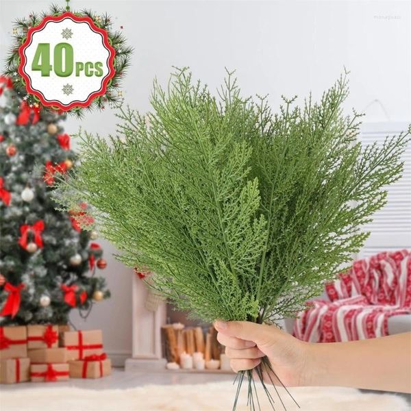 Paquete de flores decorativas de 40 ramas de árboles de Navidad, plantas decorativas de ramas de pino artificiales de plástico versátil