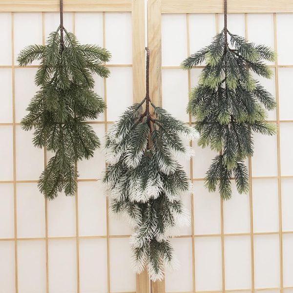 Flores decorativas Plástico Artificial Colgante Planta de pared Rama de árbol de pino Fiesta en casa Boda Año de Navidad Decoración DIY Accesorio de Navidad