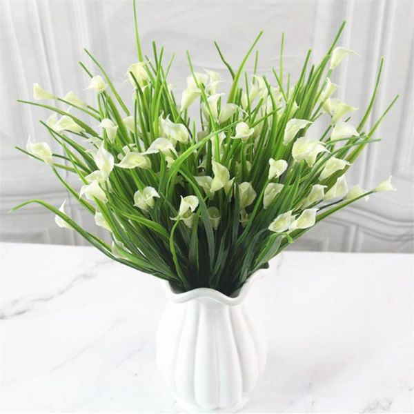 Fleurs décoratives en plastique muguet fleur artificielle fausse décoration de mariage mariée tenant des accessoires de photographie Calla