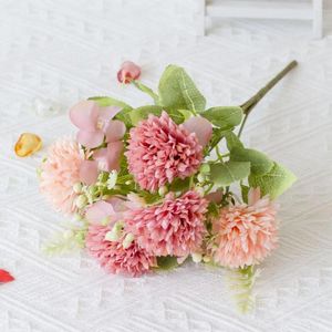 Fleurs décoratives réaliste fausse chrysanthemum bouquet de soie artificielle pour le bureau de mariage à la maison jardin de bal