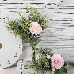 Vase de fleurs décoratives en soie réaliste, beau Vase de Roses artificielles élégantes, pièce maîtresse d'eucalyptus pour la maison, café et cuisine