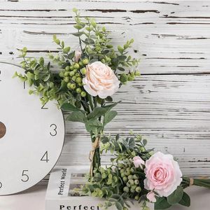 Flores decorativas de seda realista, hermoso jarrón, rosas artificiales elegantes, centro de mesa de eucalipto para el hogar, café y cocina