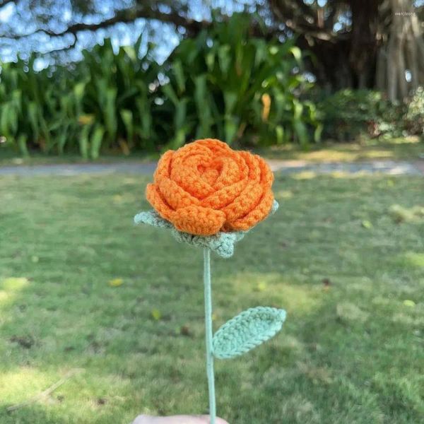 Flores decorativas lana realista rosa crochet vibrante rosas de tallo largo para centros de mesa de boda ramos de novia de San Valentín decoración falsa