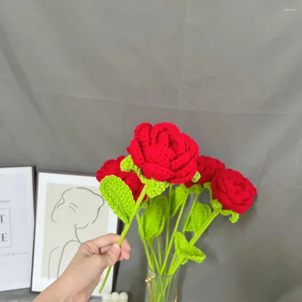 Fleurs décoratives Rose rouge tricotée à la main fausse fleur cadeau romantique tricoté Bouquet coloré fait maison fini maison Table créative décorer