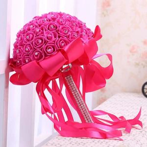 Fleurs décoratives décor de maison romantique avec poignée accessoires de fête de fiançailles mariée tenant des fleurs de bouquet rose artificielle roses en mousse