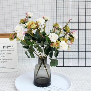 Fleurs décoratives Rose Artificielle Bouquet De Soie Pour La Maison Table Ornements Décoration De Fête De Mariage Faux