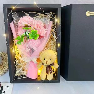 Decoratieve bloemen Rose Cannation Soap Bloem Valentine Love Grass Bouquet Gift Box met teddybeer voor meisjes verjaardagsverjaardag Moeders