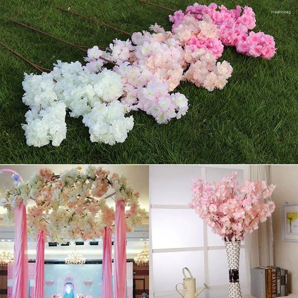 Flores decorativas Hortensia de seda rama blanca nieve a la deriva Gypsophila flores de cerezo artificiales arco de boda decorar flor falsa