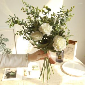 Fleurs décoratives soie mariage Boquet support mur fleur artificielle Rose Eucalyptus Imitation pour la décoration de la maison