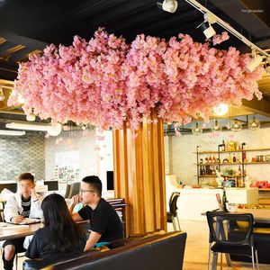 Fleurs décoratives simulées branche de fleur de cerisier décoration en plastique du sol au plafond du salon avec de grandes branches longues artificielles