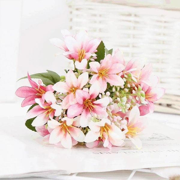 Fleurs décoratives mélange de fleurs simulées et bouquet avec 18 lys de soie placés dans le salon Style de chambre romantique chaude