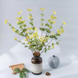Decoratieve bloemen gesimuleerde planten realistische kunstmatige bladdecor langdurige niet-fading simulatieplanten voor thuisfeesttafel 6pcs