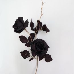 Decoratieve bloemen Simulatie 2 Black Rose Bouquet Home Woonkamer Eettafel Wedding Halloween Decoratie Donkere kunstmatige nep