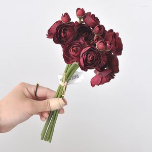 Fleurs décoratives Simulation Mariée Tenant Bouquet Soie Artificielle Maison El Fête De Mariage Scène Décor Pographie Props Affichage De La Fenêtre
