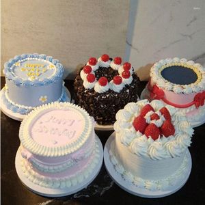 Gâteau de simulation de fleurs décoratives 6/8 pouces affichage circulaire des accessoires d'anniversaire crème avec des gâteaux de plateau