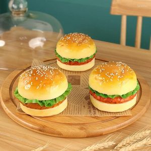 Fleurs décoratives simulation hamburger modèle bœuf burger big mac pain alimentaire décoration accessoires de prise de vue de la boutique de vitres