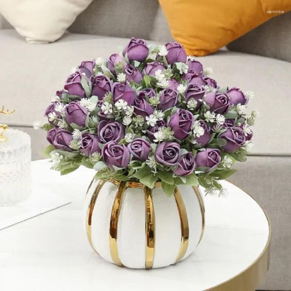 Fleurs décoratives Simulation Roses Bud Silk Fake Green Plant Plant Mall Decoration Artificial Champagne Rose Bundle Red Flower