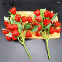 Decoratieve bloemen Simulatie Strawberry Artificial Fruit Green Plants Leaf Red Decoratie voor familiebijgeling Tafel Layout Venster