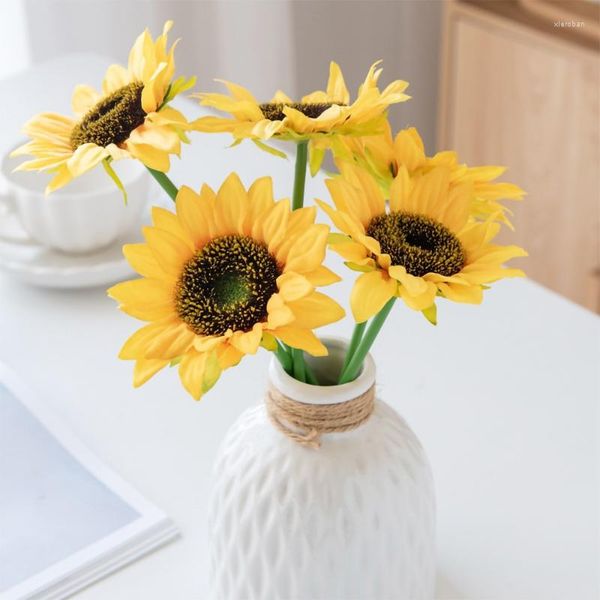 Bouquet de tissu artificiel de fête de mariage de noël de tournesol de simulation de fleurs décoratives pour la décoration de salon de l'année à la maison